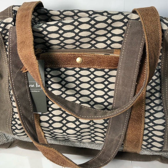 Honey a Bee Print Travel Bag - Picture 4 of 6